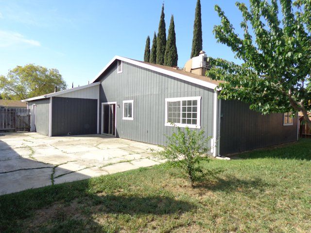 627 Hollyhock Circle, Patterson, CA 95363