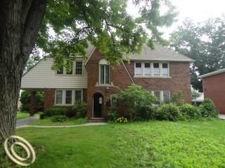 344 Neff Rd, Grosse Pointe, MI 48230