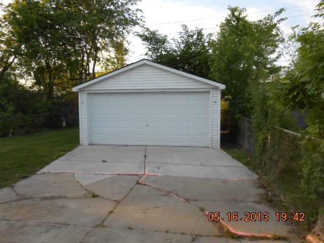 617 E Brockton, Madison Heights, MI 48071