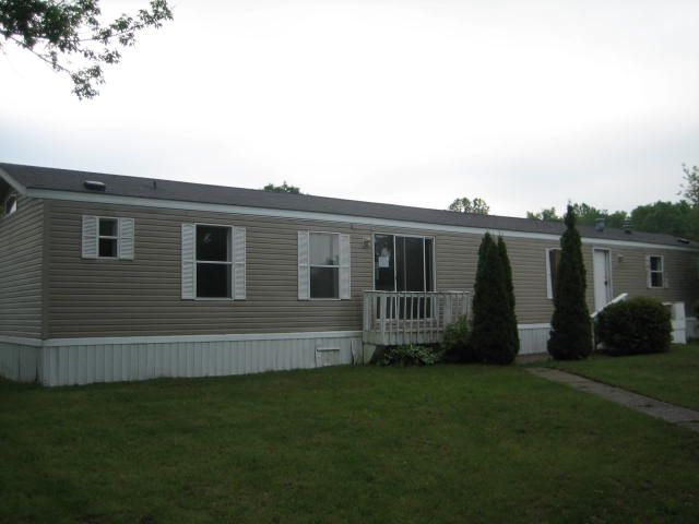 1947 Kingsbury Dr, Lapeer, MI 48446