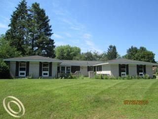 4177 Conne Mara Ln, Waterford, MI 48329