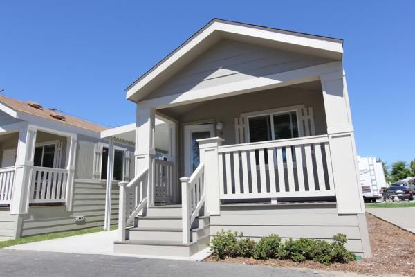 250 W. Midway Dr. #17, Anaheim, CA 92805