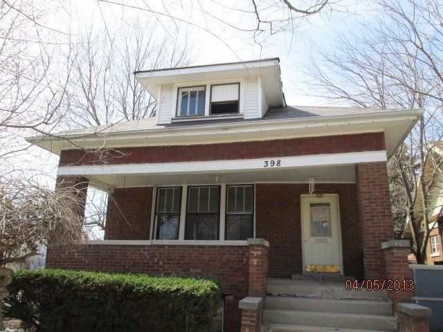398 Saint Charles St, Elgin, IL 60120