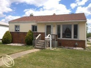 26450 Blumfield St, Roseville, MI 48066