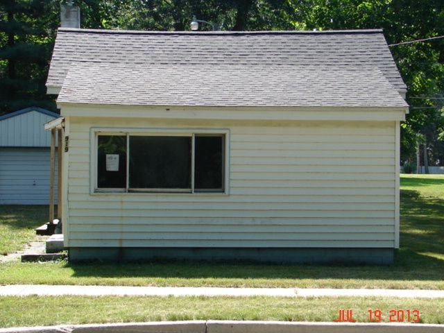 919 S. Hooker Ave., Three Rivers, MI 49093