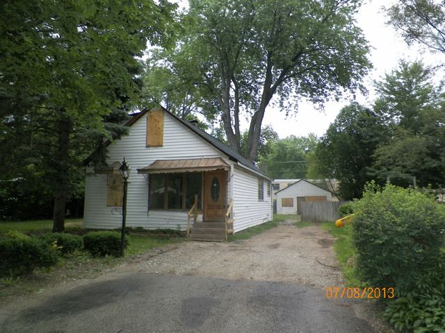 271 6th St, Wheeling, IL 60090