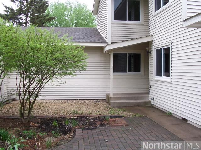 896 Monterey Dr, Saint Paul, MN 55126