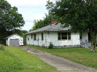 221 S Hill St, Toccoa, GA 30577