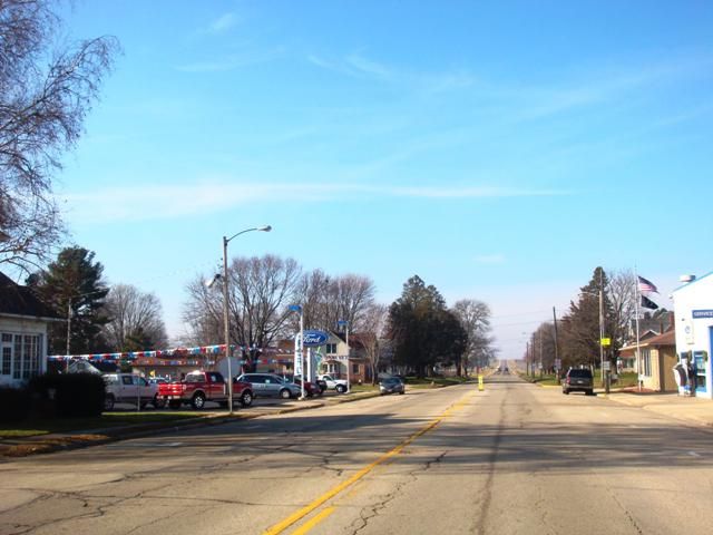 418 Main St, Arlington, WI 53911