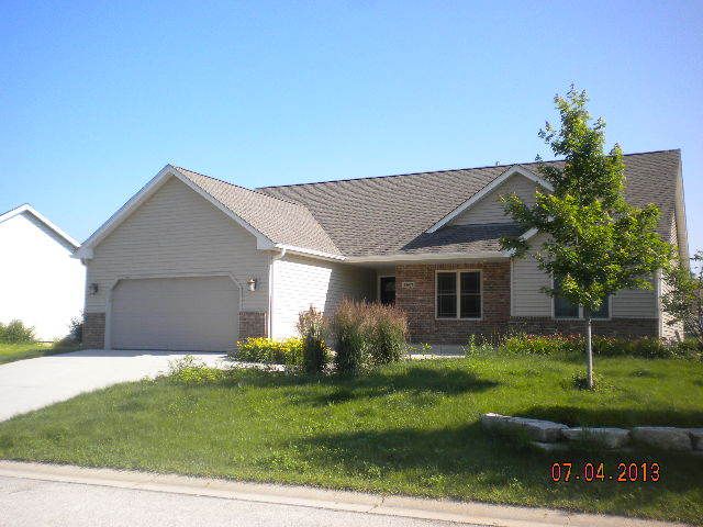28688 Driftwood Ct, Waterford, WI 53185
