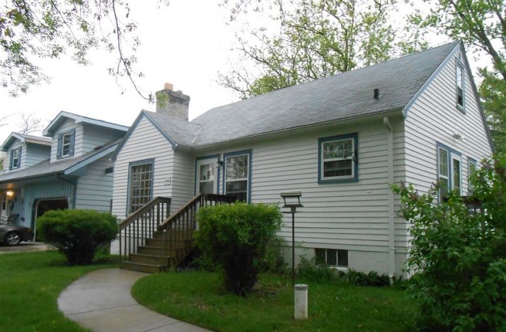W175s6995 Hiawatha Dr, Muskego, WI 53150