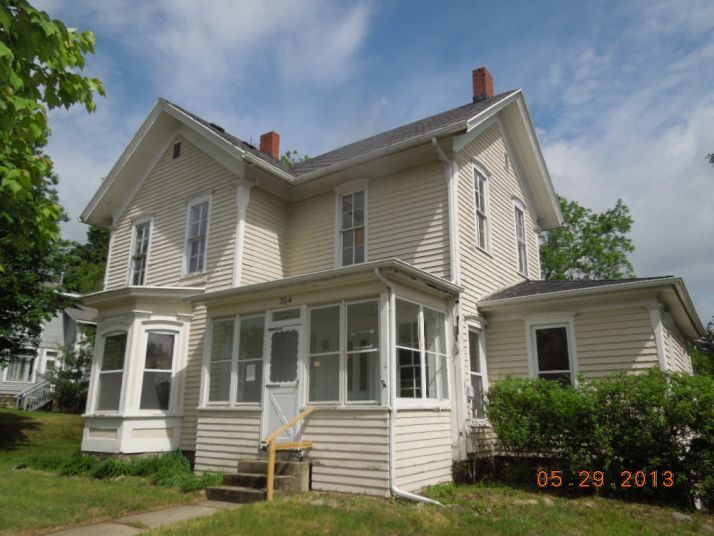 304 W Bellevue St, Leslie, MI 49251