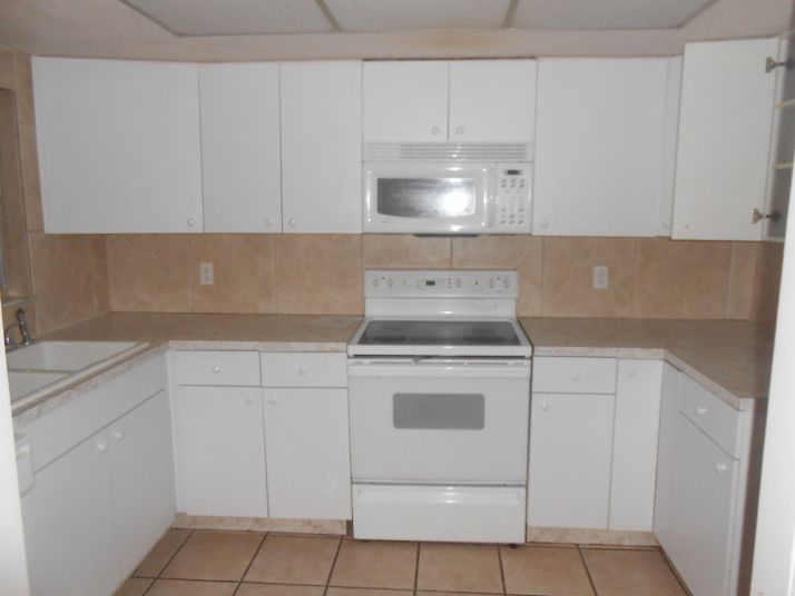 7802 N Bristol Ct, Saint Petersburg, FL 33709