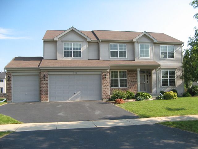 451 Honeysuckle Ln, Yorkville, IL 60560