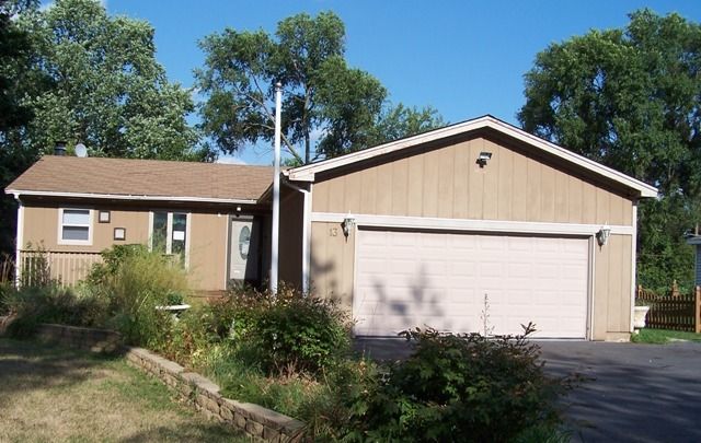 13 Meadow Ln, Cary, IL 60013