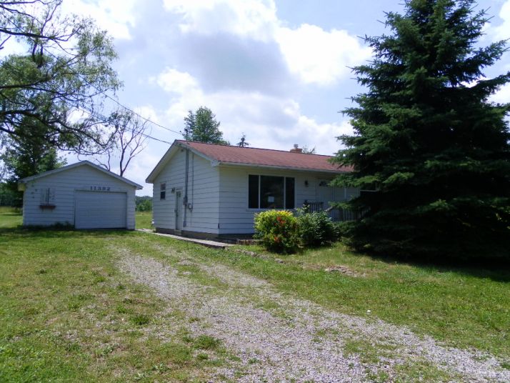 11392 E Carpenter Rd, Davison, MI 48423