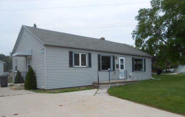 1108 N 21st St, Manitowoc, WI 54220