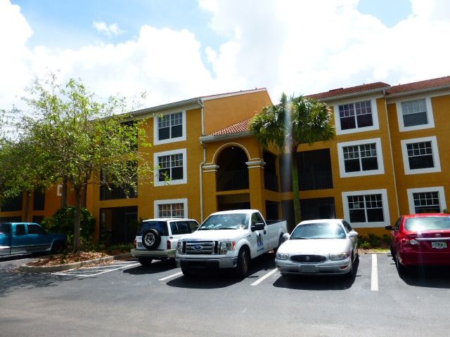 7915 Preserve Cir Apt 215, Naples, FL 34119