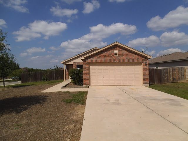 240 Myrtle St, Kyle, TX 78640