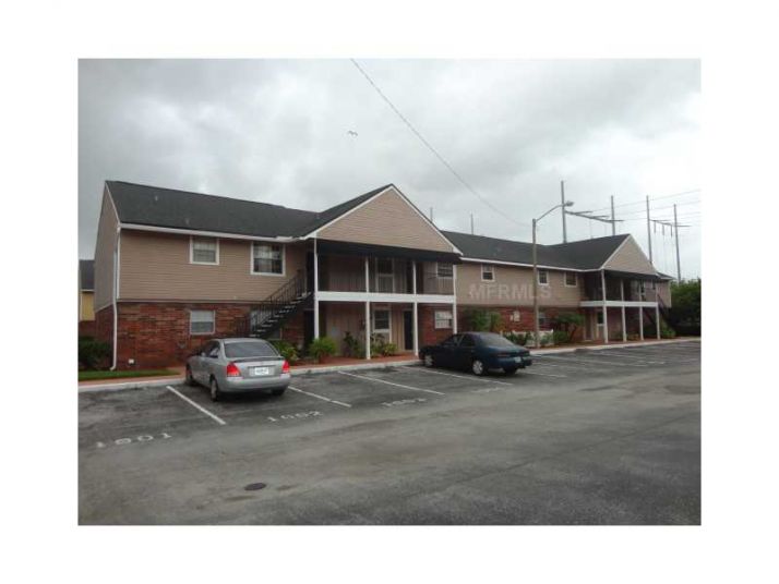 200 Country Club Dr Apt 1008, Largo, FL 33771