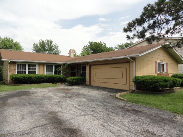 1053 S Finley Rd, Lombard, IL 60148