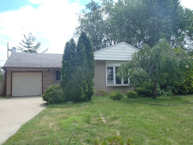 8701 Lynnhaven Rd, Cleveland, OH 44130