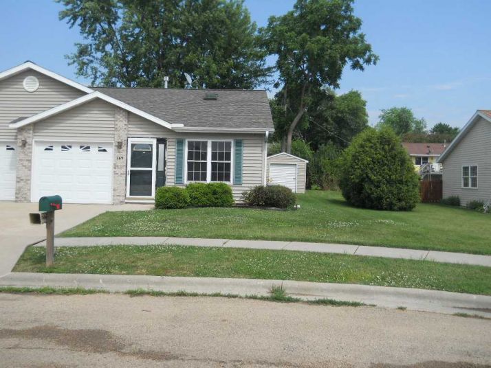 569 Pine Meadow Dr, Dixon, IL 61021