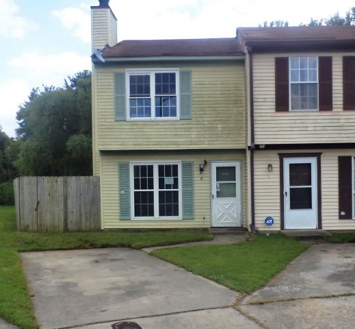 18 Peachtree Ct, Portsmouth, VA 23703