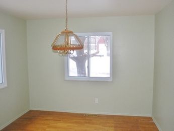 1327 Heathercrest Dr, Flint, MI 48532