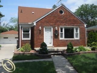 13690 Phelps St, Southgate, MI 48195