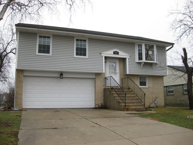 511 E Schaumburg Rd, Streamwood, IL 60107