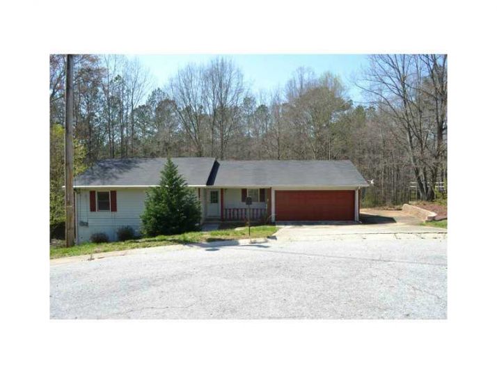 380 Victoria Dr, Ellenwood, GA 30294