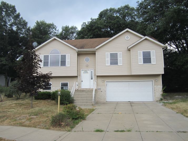 2432 Sea Horse St, Portage, IN 46368