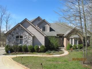 13713 Bridgewater Ct, South Lyon, MI 48178