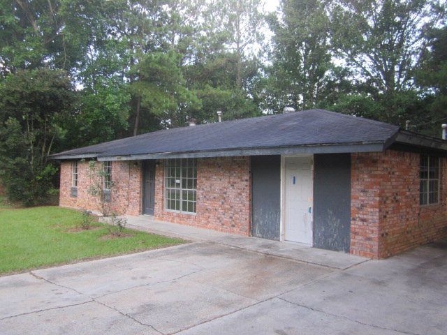 2404 Jackson Landing Rd, Picayune, MS 39466