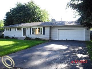 1249 N Cass Lake Rd, Waterford, MI 48328