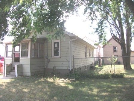144 S Jackson St, Waukegan, IL 60085