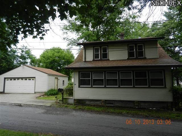 1033 Seneca Trl, Akron, OH 44312