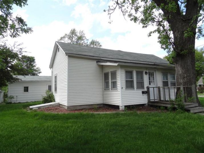 703 E 4 1 2 St S, Newton, IA 50208