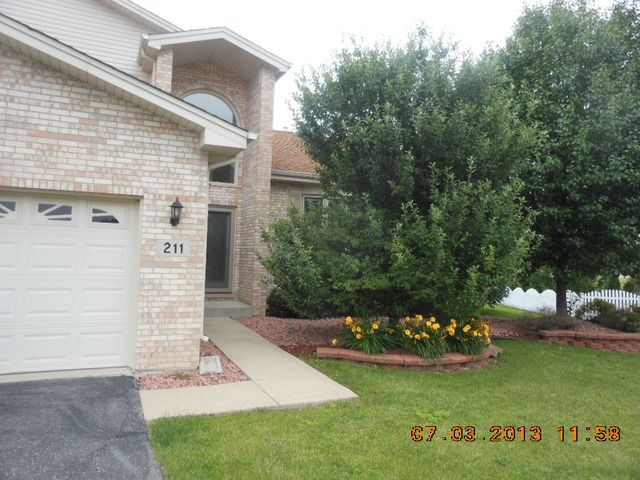 211 Providence Dr, Matteson, IL 60443