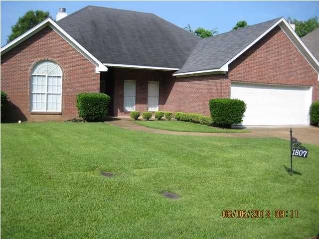 1807 Lake Trace Dr, Jackson, MS 39211