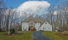 15 Pear Ln Reading, PA 19606