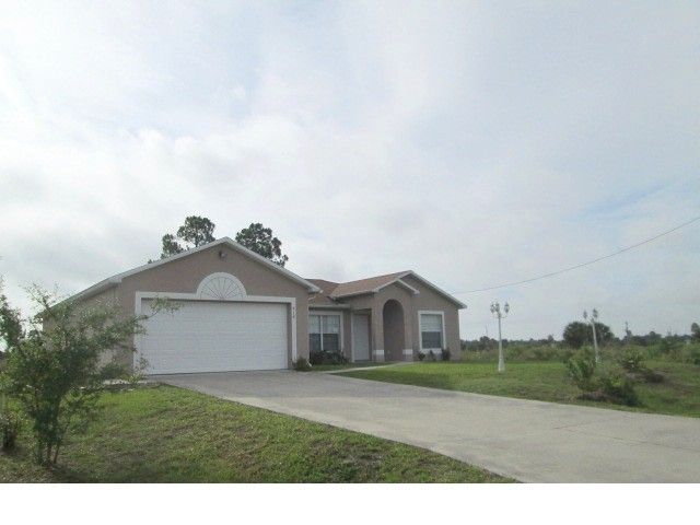 914 Lake Ave, Lehigh Acres, FL 33972