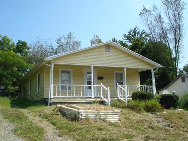 1016 Montgomery St, Johnson City, TN 37604