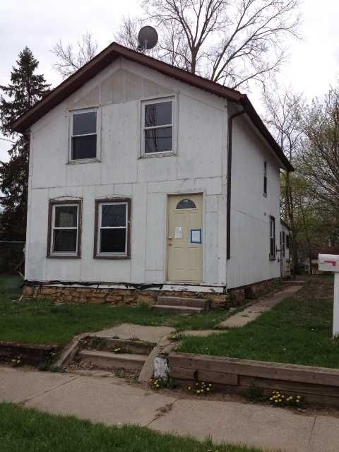 715 Nachusa Ave, Dixon, IL 61021