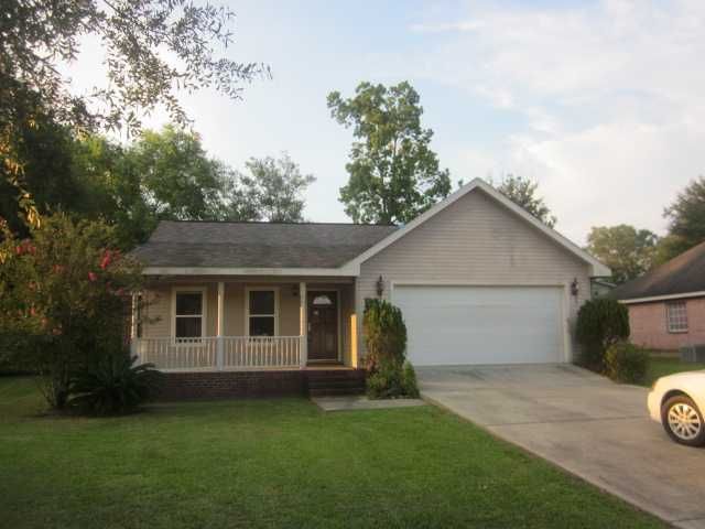 1303 Evangeline Dr, Picayune, MS 39466