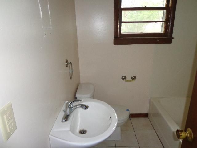 1829 W Webster St, Springfield, MO 65802