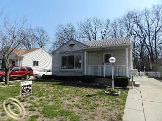 31047 Florence St, Garden City, MI 48135