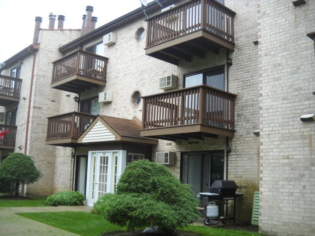 510 E Spruce Dr Apt 2b, Palatine, IL 60074