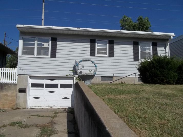 914 Stegman Blvd, Marshalltown, IA 50158